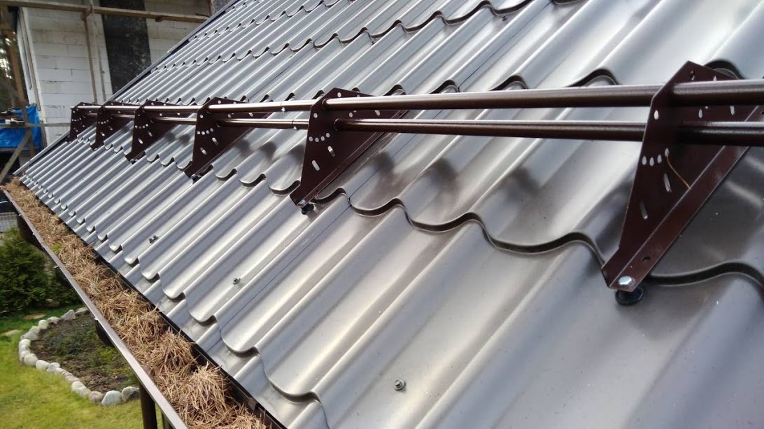 трубчатый снегозадержатель на металлочерепицу FISHER трубчатый снегозадержатель с креплением на металлочерепицу FISHER