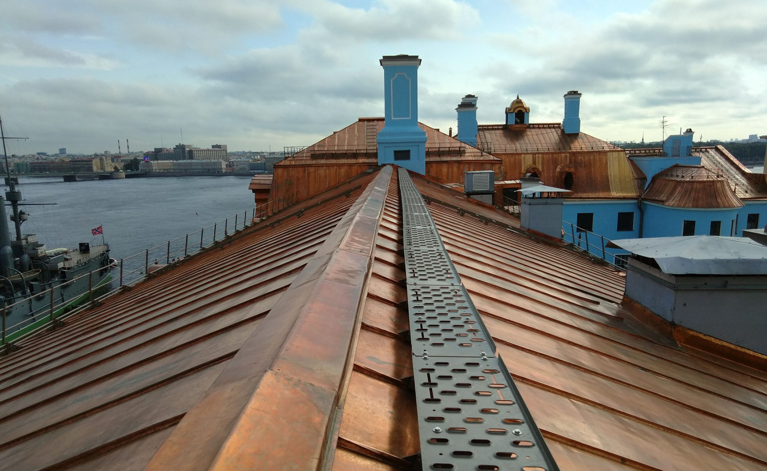 Кровельный мостик на фальцевую кровлю